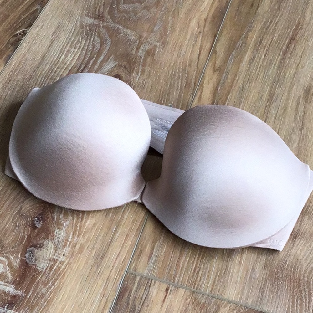 Victoria’s Secret strapless bra
